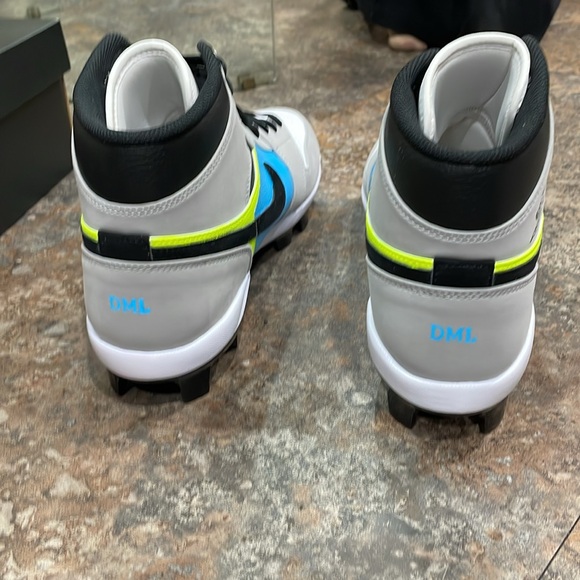 CUSTOM NIKE JORDAN SNEAKERS - Picture 2 of 4